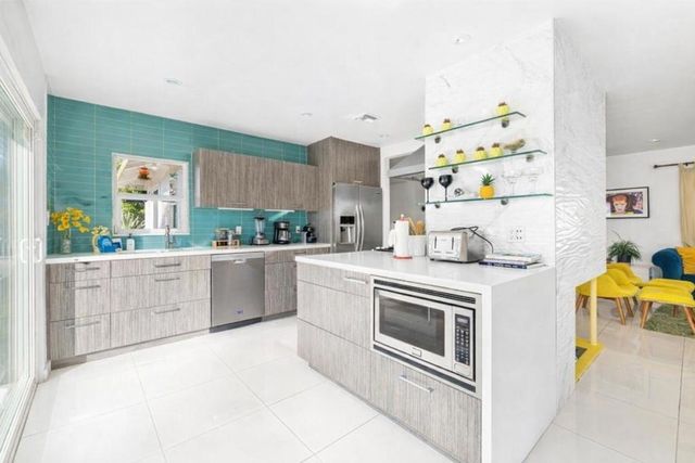 3963 E Calle San Antonio, Palm Springs, CA 92264