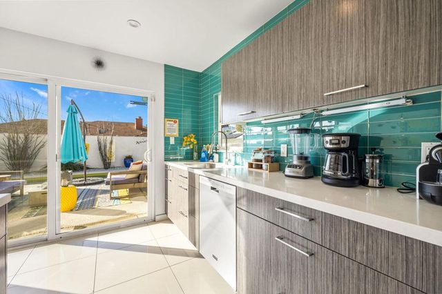 3963 E Calle San Antonio, Palm Springs, CA 92264