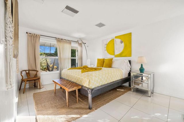 3963 E Calle San Antonio, Palm Springs, CA 92264