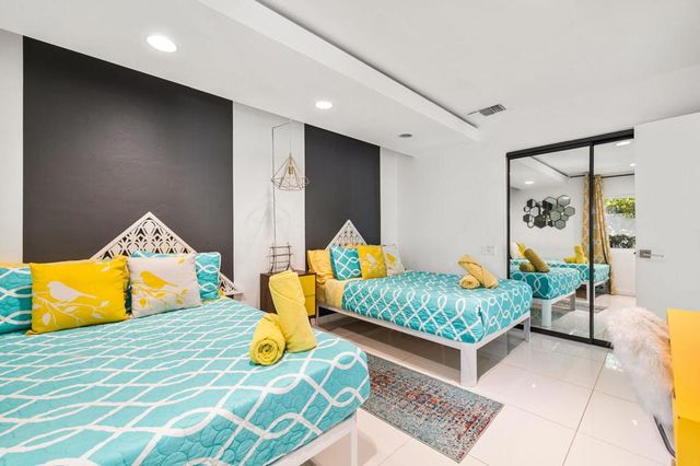 3963 E Calle San Antonio, Palm Springs, CA 92264