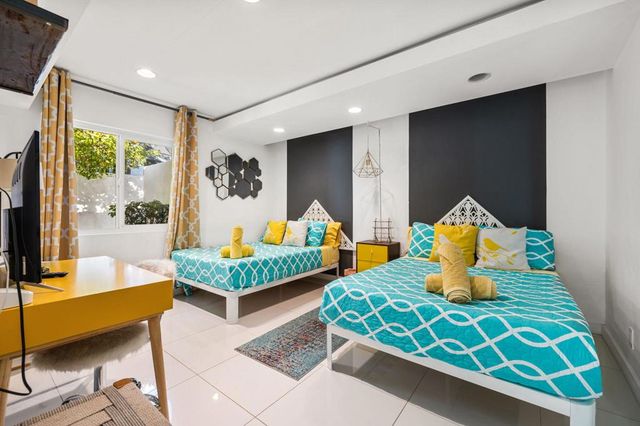 3963 E Calle San Antonio, Palm Springs, CA 92264