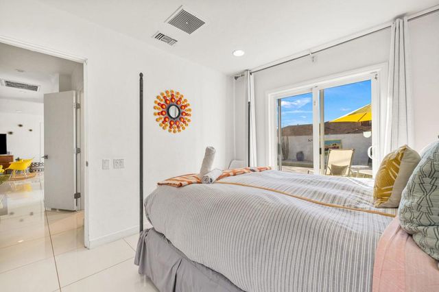 3963 E Calle San Antonio, Palm Springs, CA 92264