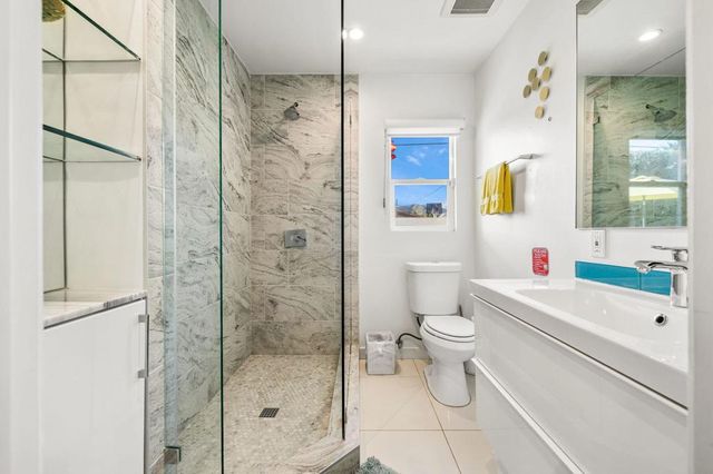 3963 E Calle San Antonio, Palm Springs, CA 92264