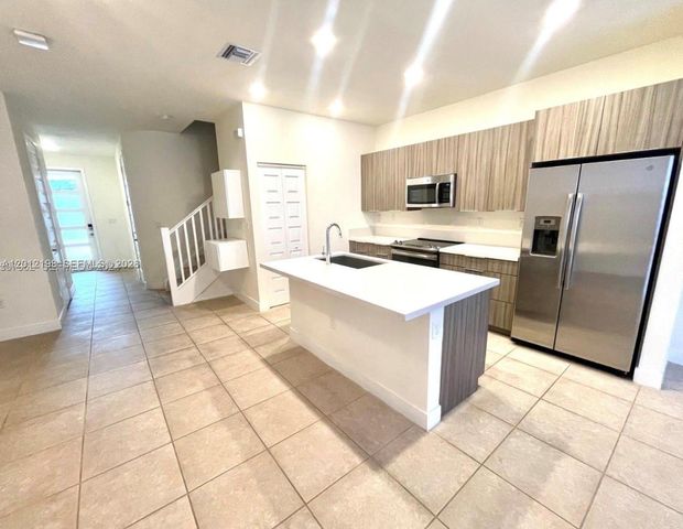 9083 NW 159th St 9083, Miami Lakes, FL 33018