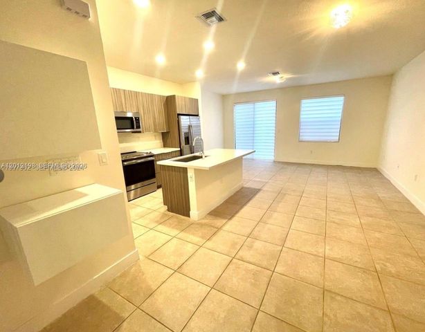 9083 NW 159th St 9083, Miami Lakes, FL 33018
