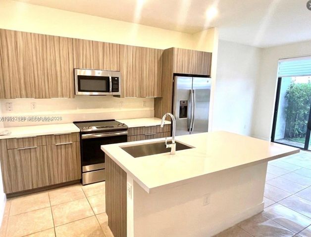 9083 NW 159th St 9083, Miami Lakes, FL 33018
