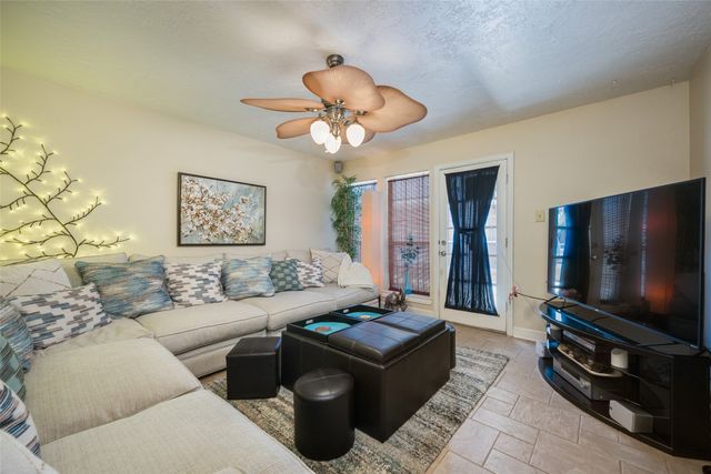 1 Finley Circle, Krum, TX 76249