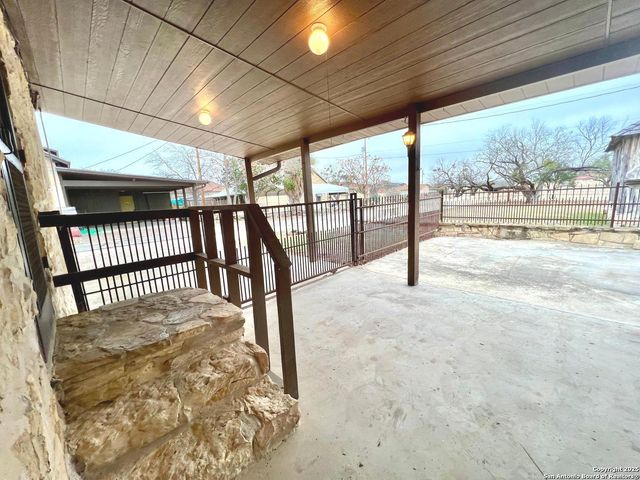 299 Fort Clark Rd, Brackettville, TX 78832