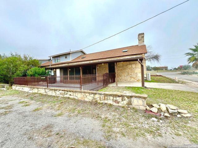 299 Fort Clark Rd, Brackettville, TX 78832