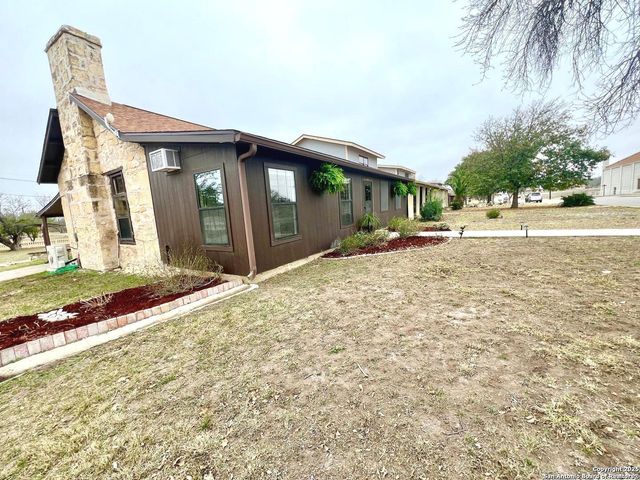 299 Fort Clark Rd, Brackettville, TX 78832