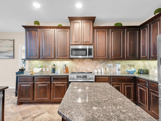 3076 Split Rail Ln, Seguin, TX 78155