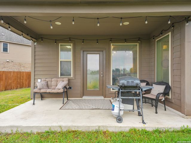 3076 Split Rail Ln, Seguin, TX 78155