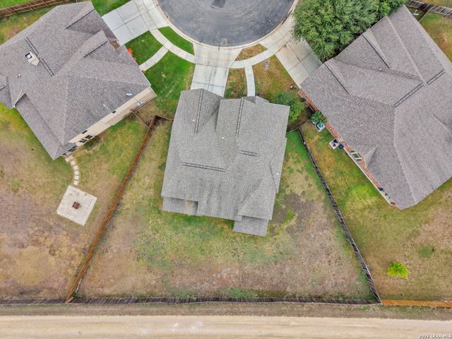 3076 Split Rail Ln, Seguin, TX 78155