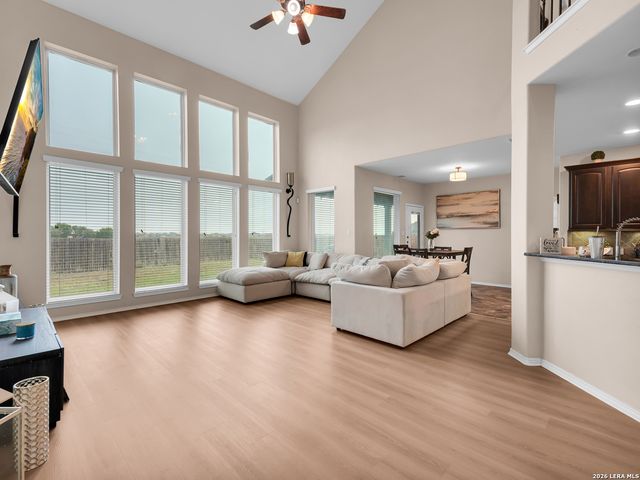 3076 Split Rail Ln, Seguin, TX 78155