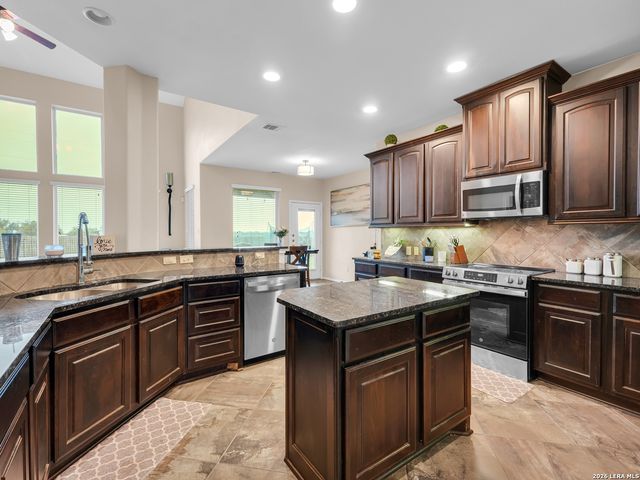 3076 Split Rail Ln, Seguin, TX 78155