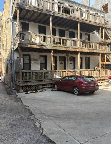 2817 N Orchard Street P-9, Chicago, IL 60657