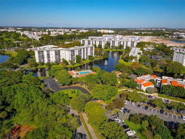 2302 S Cypress Bend Drive 306, Pompano Beach, FL 33069