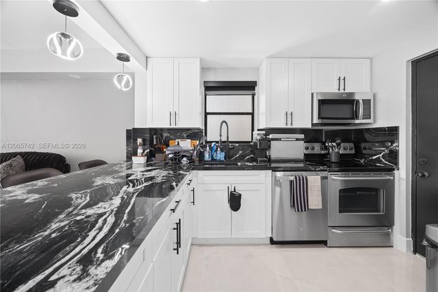 2302 S Cypress Bend Drive 306, Pompano Beach, FL 33069