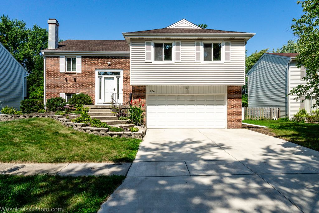 124 Midway Lane, Vernon Hills, IL 60061