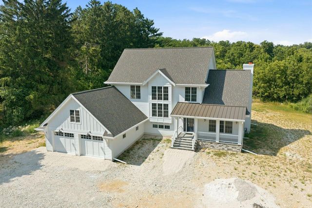 N48W31390 State Road 83, Hartland, WI 53029