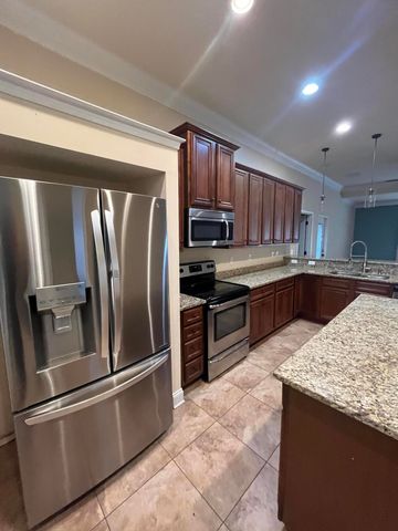 808 Pine Alley Street, Fort Walton Beach, FL 32547