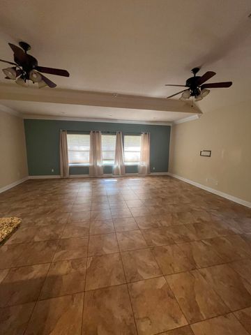 808 Pine Alley Street, Fort Walton Beach, FL 32547