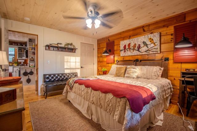 392 Cascades Lane, Blue Ridge, GA 30513