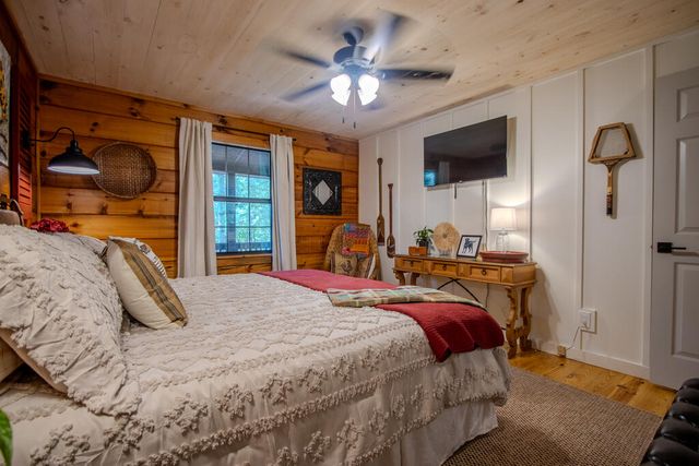 392 Cascades Lane, Blue Ridge, GA 30513