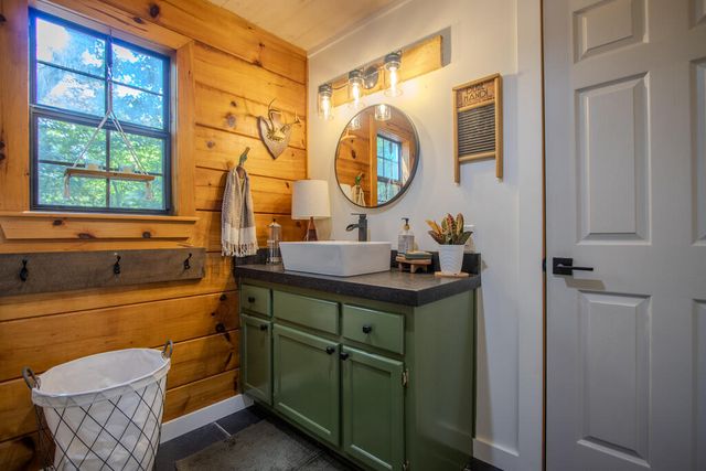 392 Cascades Lane, Blue Ridge, GA 30513