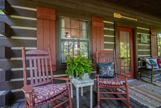 392 Cascades Lane, Blue Ridge, GA 30513