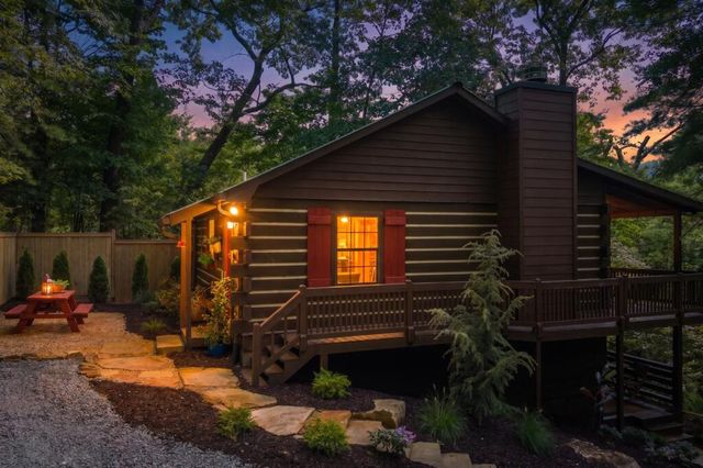 392 Cascades Lane, Blue Ridge, GA 30513