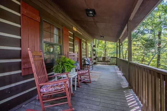 392 Cascades Lane, Blue Ridge, GA 30513
