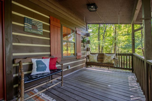 392 Cascades Lane, Blue Ridge, GA 30513