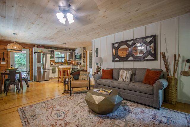 392 Cascades Lane, Blue Ridge, GA 30513