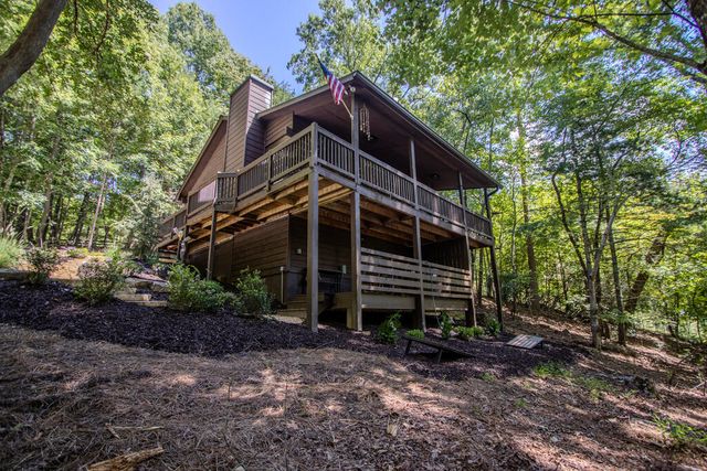 392 Cascades Lane, Blue Ridge, GA 30513