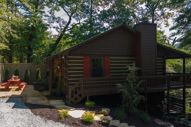 392 Cascades Lane, Blue Ridge, GA 30513