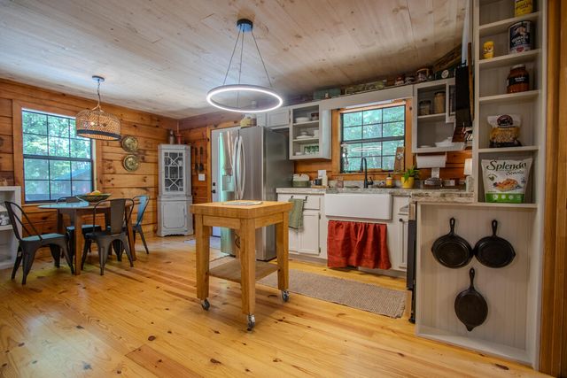 392 Cascades Lane, Blue Ridge, GA 30513