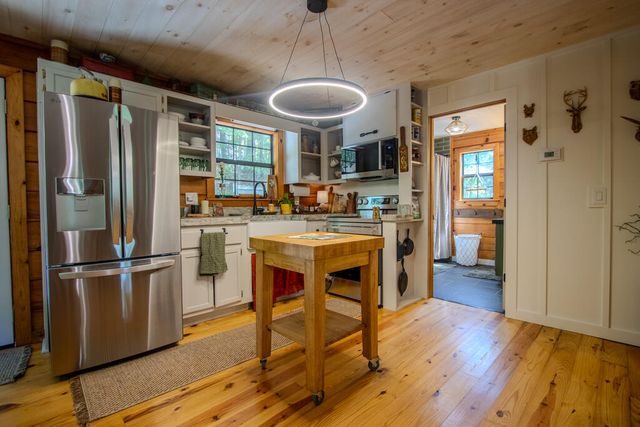 392 Cascades Lane, Blue Ridge, GA 30513