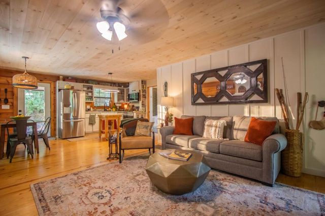 392 Cascades Lane, Blue Ridge, GA 30513
