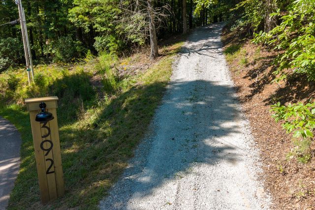 392 Cascades Lane, Blue Ridge, GA 30513