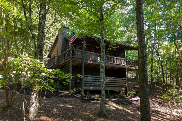392 Cascades Lane, Blue Ridge, GA 30513