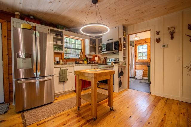 392 Cascades Lane, Blue Ridge, GA 30513