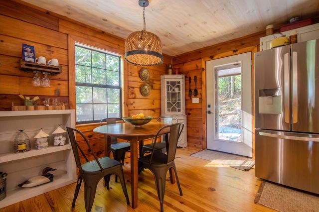 392 Cascades Lane, Blue Ridge, GA 30513