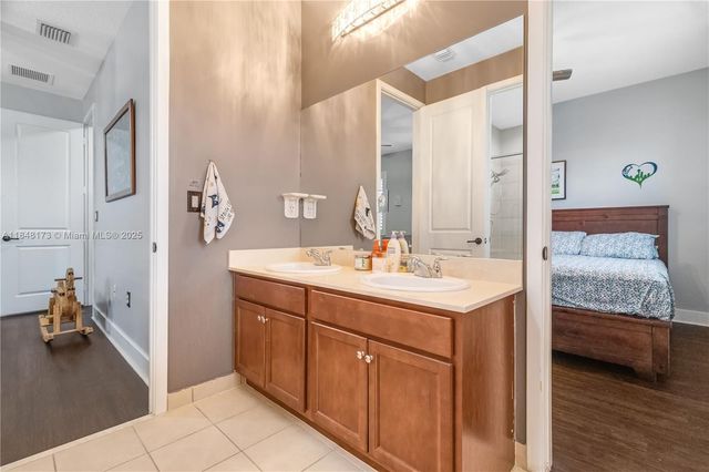 3345 W 95th Ter, Hialeah, FL 33018