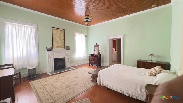 400 S Main Street, Belton, TX 76513