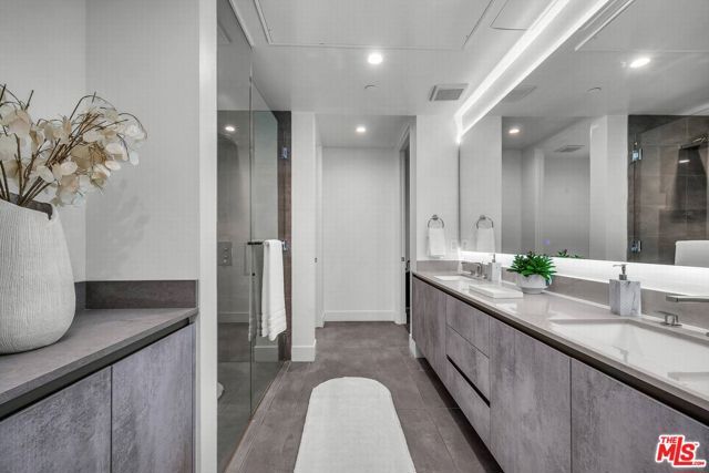 728 N Sweetzer Avenue 112, West Hollywood, CA 90069