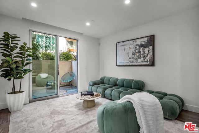 728 N Sweetzer Avenue 112, West Hollywood, CA 90069