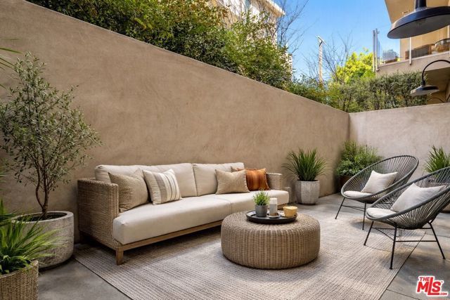728 N Sweetzer Avenue 112, West Hollywood, CA 90069
