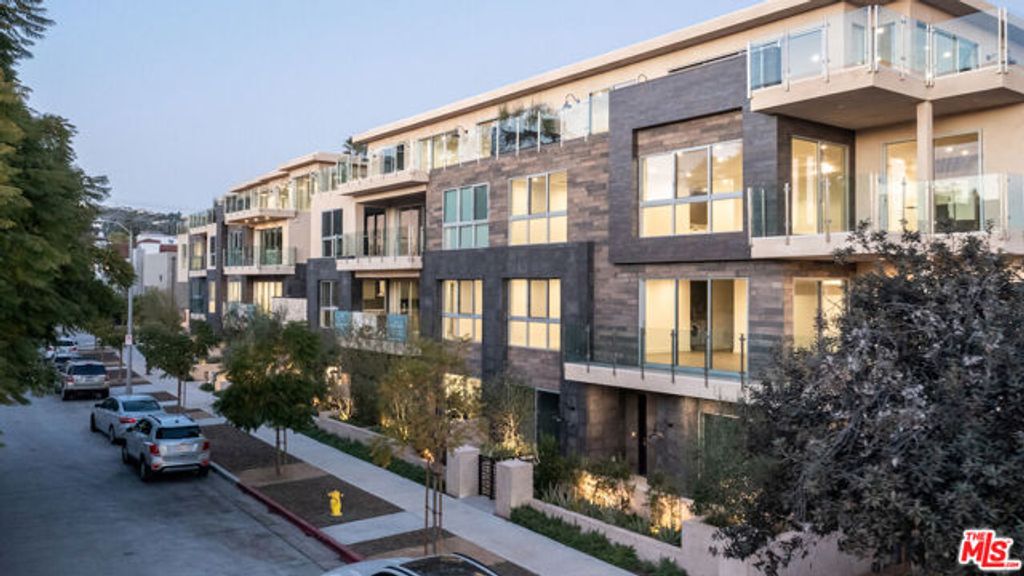 728 N Sweetzer Avenue 112, West Hollywood, CA 90069