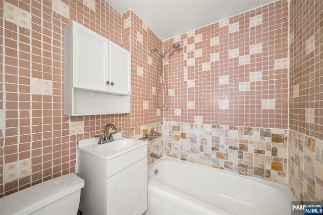 539 Bergen Boulevard, Ridgefield, NJ 07657